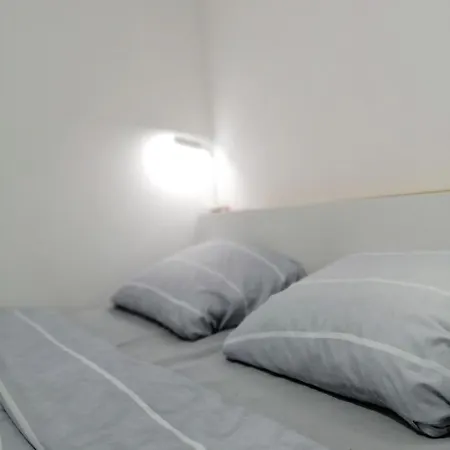 Nikas * Доньи-Милановац